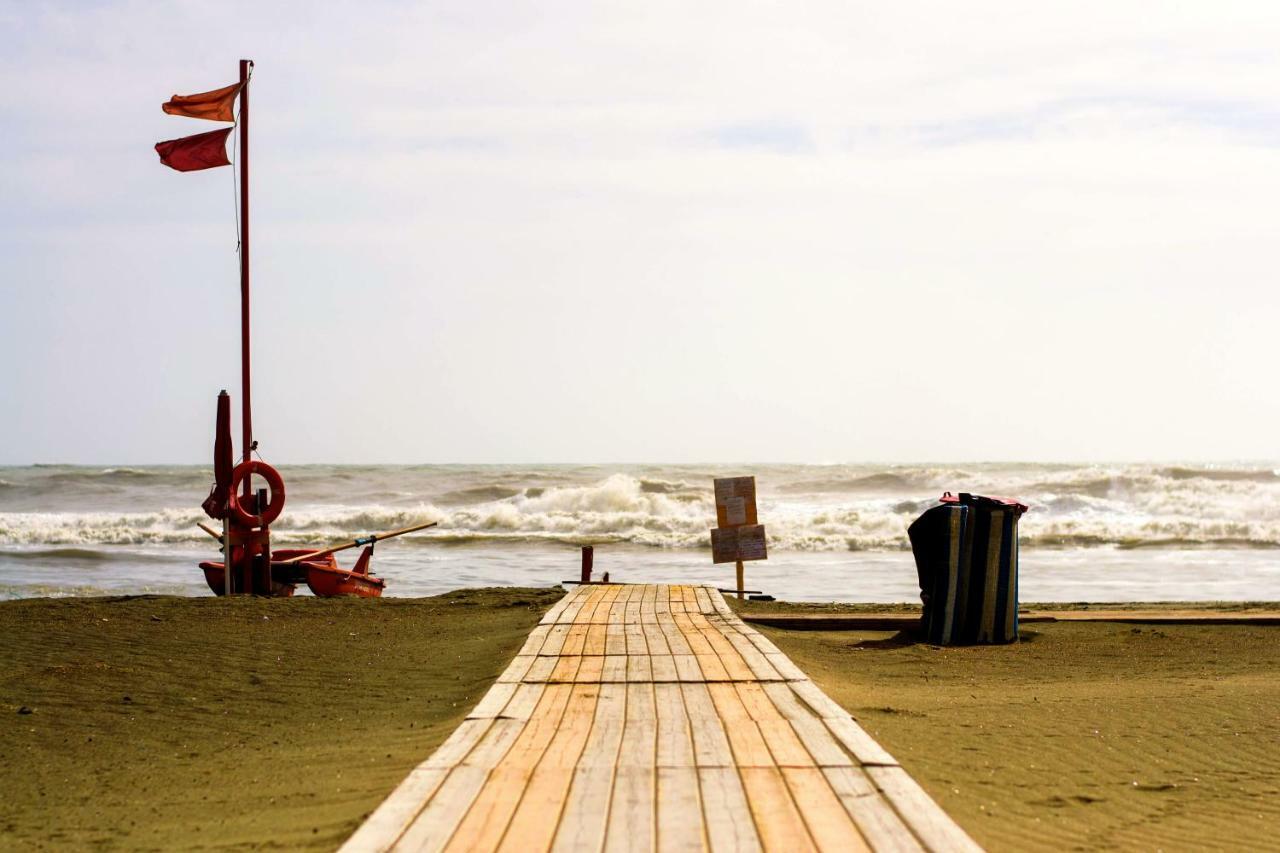 Open Space On The Sea Of Rome !:) Apartment Lido di Ostia Bagian luar foto